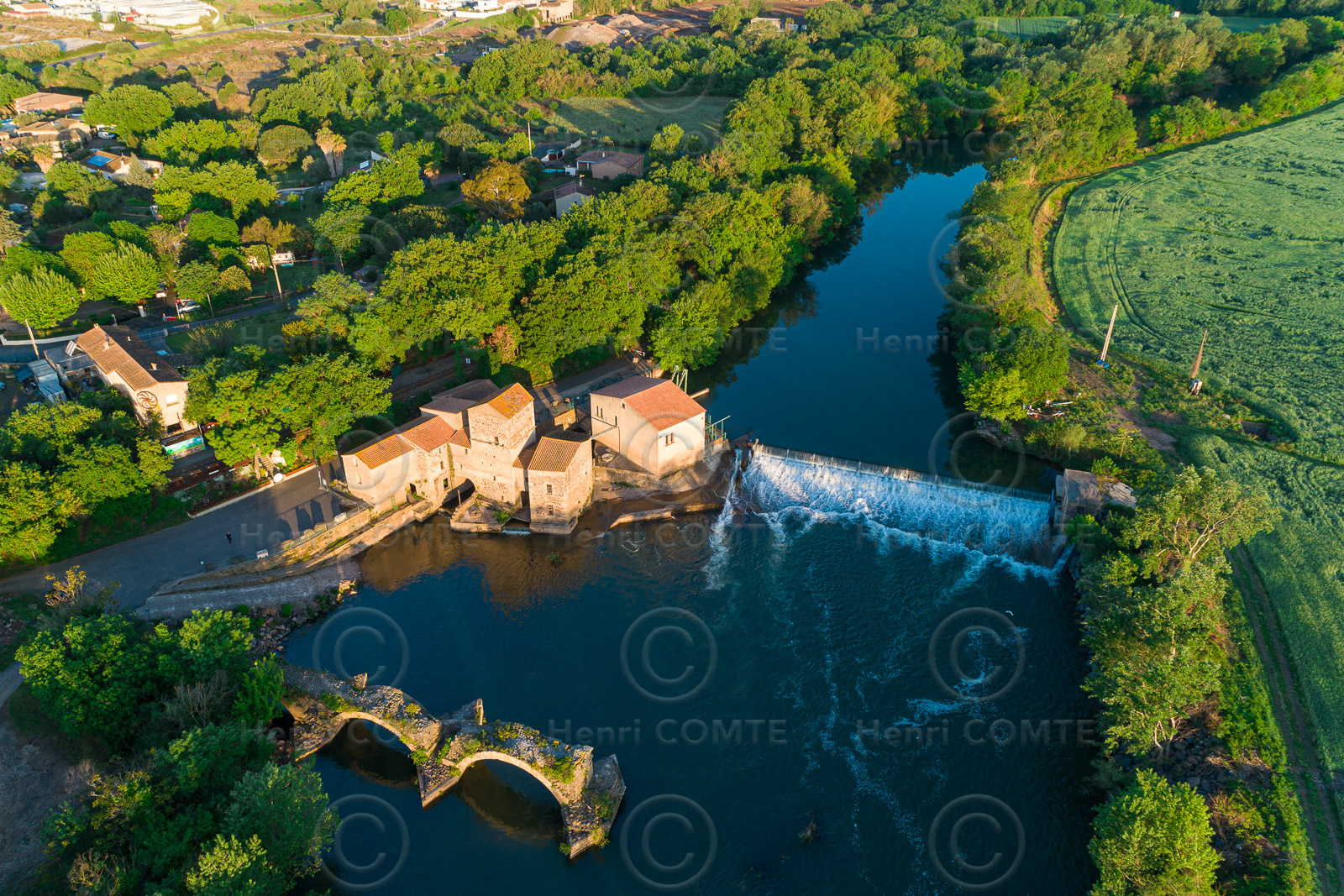 Moulin et pont de St Thibery